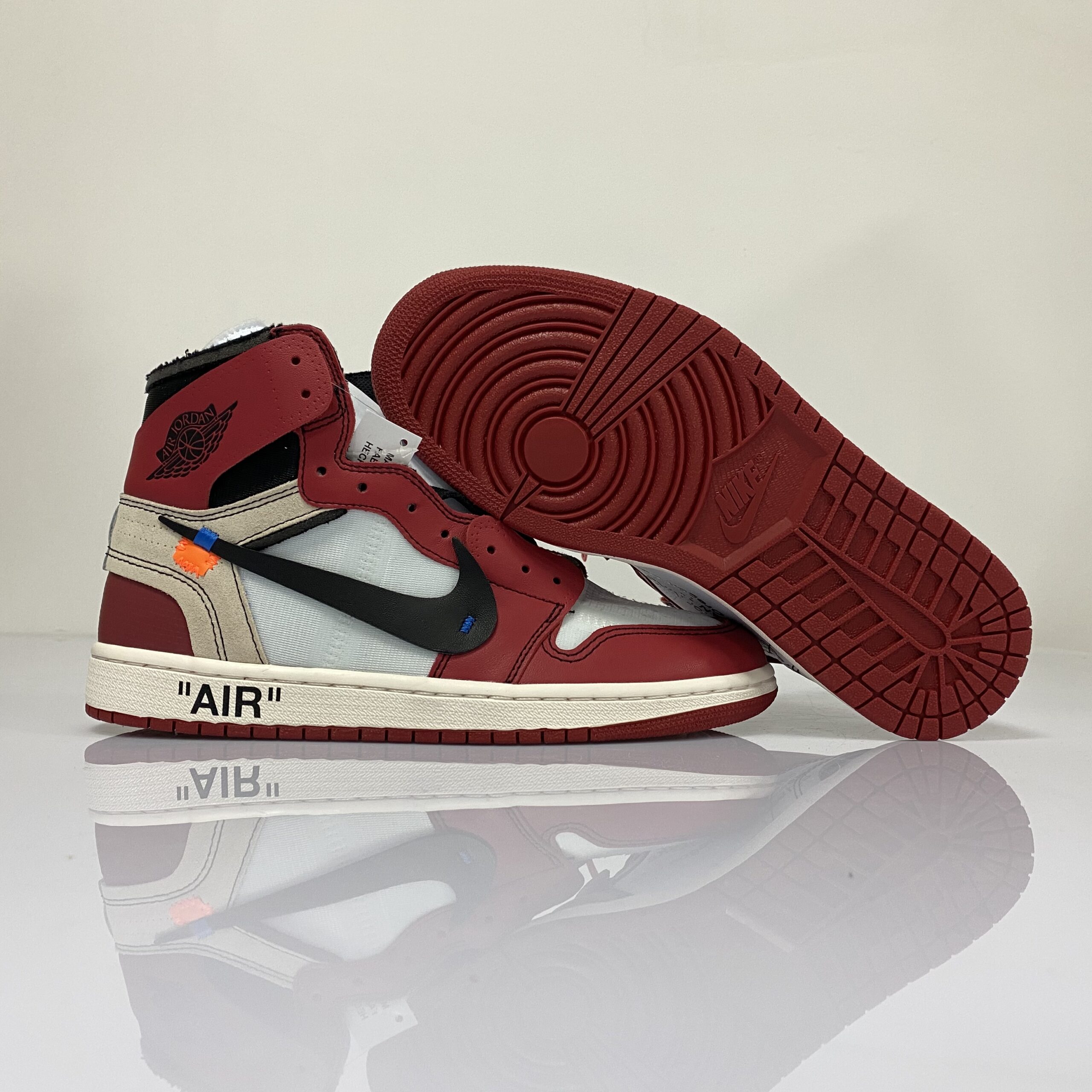Air Jordan 1 Retro High Off-White™ Chicago – Heart and Sole Sneaker  Boutique Hsv