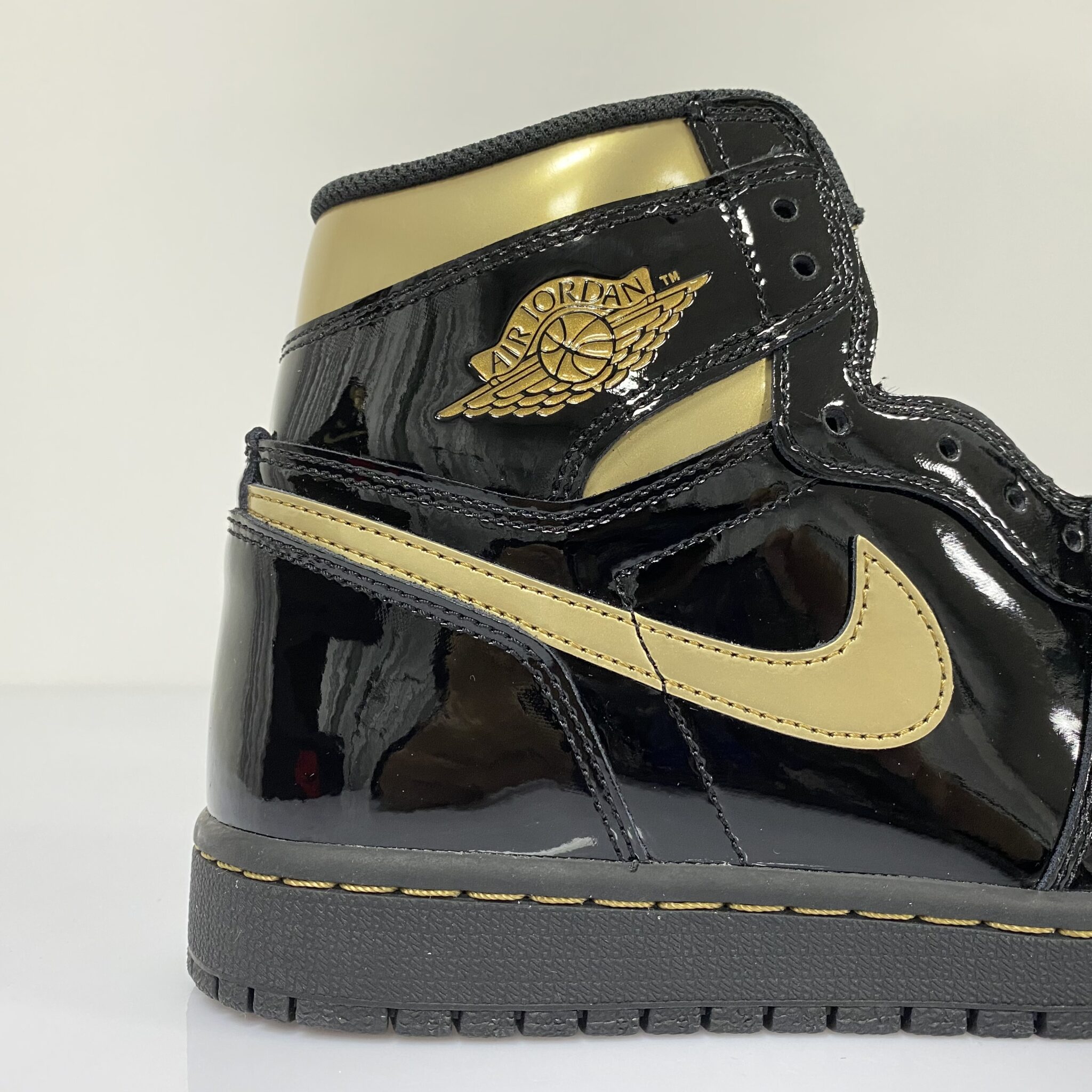 jordan 1 black metallic